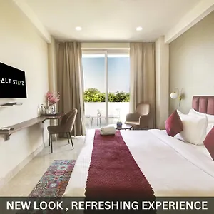 Saltstayz Select - Near Sohna Road Center Hotel